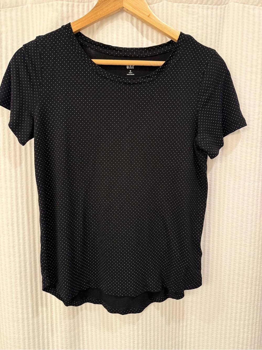 GAP Black Polka Dot Short-Sleeve Tee, size Medium
